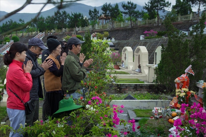 Sau Tết ông Công ông Táo có 3 ngày đẹp nhất để tạ mộ cuối năm, tổ tiên phù hộ, phúc l.ộc đủ đầy