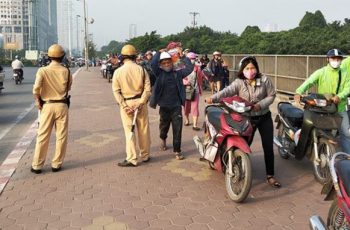 ‘Dắt xe máy không phải điều khiển phương tiện giao thông’, dắt xe máy không v:i phạ:m nồng độ c:ồ:n