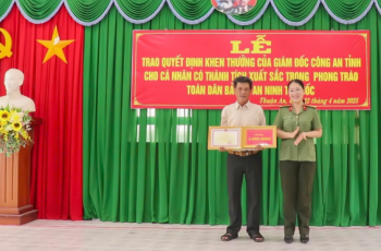 Phát hiện điểm bất thường, tài xế xe ôm chở thẳng đối tượng sát hại 2 người đến trụ sở công an Phát hiện điểm bất thường, tài xế xe ôm chở thẳng đối tượng sát hại 2 người đến trụ sở công an