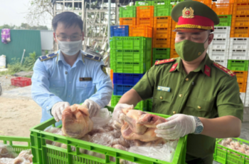 NÓNG: Thu giữ hàng tấn chân gà, cánh gà, xúc xích ‘made in China’ trên địa bàn tỉnh Thái Nguyên
