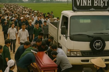 Giữa lúc đưa tang cho người phụ nữ mất trẻ, xe chở quan tài bỗng phát ra tiếng gõ liên hồi