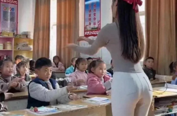 Học sinh tiểu học làm văn kể về “bố của em”, cô giáo đọc xong đỏ cả mặt
