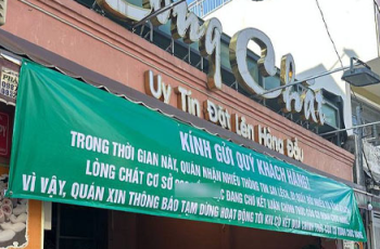 HOT: Cơ sở Lòng Chát TP.HCM bất ngờ dọn bàn ghế và bát đĩa chuyển đi dù chỉ mới thông báo “tạm dừng hoạt động”