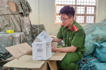 Nóng: Triệt phá đường dây buôn bán dầu gội, kem đánh răng giả quy mô lớn ở Nghệ An Nóng: Triệt phá đường dây buôn bán dầu gội, kem đánh răng giả quy mô lớn ở Nghệ An