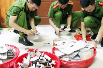CA vừa phát hiện đường dây làm thuốc điều trị dạ dày, đại tràng giả ở Thái Nguyên CA vừa phát hiện đường dây làm thuốc điều trị dạ dày, đại tràng giả ở Thái Nguyên