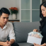 Tôi định ly hôn người vợ chi tiêu hoang phí, cô ấy bỗng đưa ra 300 triệu và tiết lộ một bí mật khiến tôi bàng hoàng