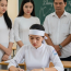 Nữ sinh đội khăn tang đi thi – câu chuyện phía sau khiến cả trường rơi lệ…