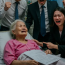 8 năm chăm sóc mẹ già không 1 lần kể công, tới khi mẹ hấp hối 4 anh trai và các chị dâu mới lũ lượt về đòi chia chác tài sản, nhưng chỉ 1 câu nói của mẹ già, tất cả đã phải quỳ xuống dưới chân giường mà khóc vì ân hận, tờ di chúc đã rõ…