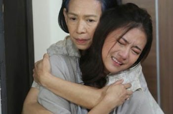 Bố vợ mất sớm, chỉ còn 1 mình mẹ vợ tảo tần nuôi vợ và 2 anh trai ăn học nên người nhưng ngày bà đổ bệnh nằm 1 chỗ, 2 anh thoái thác trách nhiệm ở hẳn trên thành phố không 1 lời hỏi thăm hay chăm nom mẹ được 1 ngày. Là phận con rể nhưng tôi coi mẹ như mẹ r;;;uột, biết chữa b/ệnh cho mẹ tốn kém, tôi cắn răng cầm cố sổ đỏ căn nhà đang ở lấy 2 tỷ để cứt vớt tình hình, hy vọng mẹ ở cùng chúng tôi được thêm năm nào hay năm ấy. Nào ngờ vẫn không thắng được tử thần. Ngày hấp hối, bà đưa cho tôi 50 nghìn rồi dặn cất kĩ, nhất định không được tiêu trước ngày giỗ đầu của mẹ. Tôi nghẹn ngào cất đi coi như làm kỉ niệm. Bẵng đi đến 1 năm sau, đúng ngày đang tất bật chuẩn bị cơm cúng cho mẹ thì sự lạ bất ngờ xảy ra …..