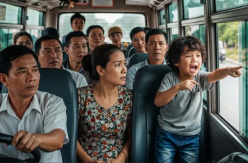 Vừa mới lên xe khách, cậu bé ngồi gần cửa đòi “cho con xuống, có người bảo phải xuống ngay”, tài xế vẫn mặc kệ phóng đi và rồi sau đó… Vừa mới lên xe khách, cậu bé ngồi gần cửa đòi “cho con xuống, có người bảo phải xuống ngay”, tài xế vẫn mặc kệ phóng đi và rồi sau đó…