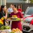 Em chồng mua xe ô tô, mời cả nhà đến ăn khao trừ mỗi tôi không thèm mời, tôi không thèm trách móc chỉ dặn bà nấu cỗ đúng 1 câu, và rồi tất cả vừa ăn được 15 phút thì bất ngờ…