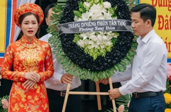 Ngày cưới của tôi, một vòng hoa tang bất ngờ được gửi đến, dòng chữ trên đó khiến tôi ngã quỵ ôm mặt khóc: Thà là Ô Thước chứ xin đừng cách biệt âm dương