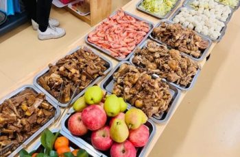 Cô giáo chụp ảnh cơm trưa ở trường mẫu giáo gửi vào nhóm lớp, hội phụ huynh kéo nhau đến trường đòi gặp hiệu trưởng Cô giáo chụp ảnh cơm trưa ở trường mẫu giáo gửi vào nhóm lớp, hội phụ huynh kéo nhau đến trường đòi gặp hiệu trưởng