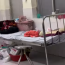 Đoạn clip 9 giây của em bé sơ sinh nằm một mình trong viện, hành động của con khiến ai nấy bần thần
