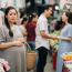 Gần sinh, vợ một mình đi sắm đồ cho con, nào ngờ lại thấy chồng đưa bồ đi chợ, cô chỉ gửi một tin nhắn khiến anh chết đứng tại chỗ…