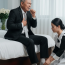 Bố chồng 70 tuổi nằng nặc đòi thuê osin trẻ, được một năm thì bố ngày càng xanh xao, đứng còn không vững nhưng lại đòi tổ chức đám cưới với giúp việc trẻ hơn tận 40 tuổi