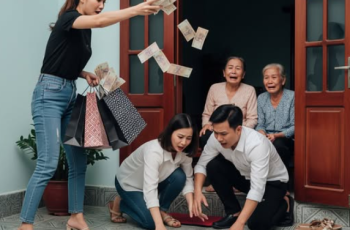 Bán đất nhà cũ được 4 tỷ, tôi liền gửi cho vợ cũ của chồng 2 tỷ vì đấy là tài sản sau hôn nhân của 2 người Bán đất nhà cũ được 4 tỷ, tôi liền gửi cho vợ cũ của chồng 2 tỷ vì đấy là tài sản sau hôn nhân của 2 người