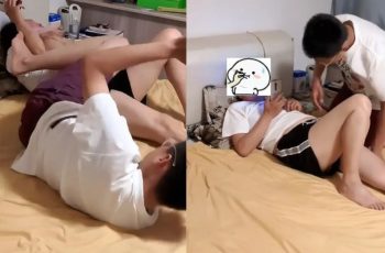 Mẹ vô tư chơi đùa với con trai tuổi dậy thì gây tranh cãi: Con trai đã lớn, mẹ nên giữ khoảng cách? Mẹ vô tư chơi đùa với con trai tuổi dậy thì gây tranh cãi: Con trai đã lớn, mẹ nên giữ khoảng cách?