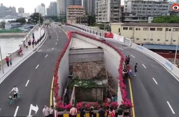 Ngôi nhà không chịu di dời khiến cao tốc phải chẻ đôi: Được đền bù 2 căn nhà và 4,5 tỷ đồng nhưng không thấy đủ, kết cục sống trong tiếng ồn quanh năm suốt tháng Ngôi nhà không chịu di dời khiến cao tốc phải chẻ đôi: Được đền bù 2 căn nhà và 4,5 tỷ đồng nhưng không thấy đủ, kết cục sống trong tiếng ồn quanh năm suốt tháng