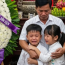 Mẹ mất 7 ngày bố dượng đã đuổi tôi khỏi nhà, 10 năm sau quay lại, tôi bật khóc khi mở cửa ra..