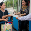 Nghỉ làm giúp việc về quê chăm chồng bệ-nh nặng, bà chủ đuổi theo dúi cho tôi 200 triệu làm vốn
