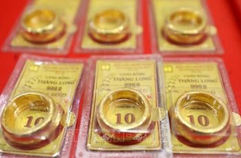 Giá vàng trong nước tăng cao, nhiều người xếp hàng chờ mua