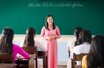 Bảng lương mới của giáo viên sẽ tăng sau Nghị quyết số 71-NQ/TW: “Chúng tôi vô cùng vui mừng” Bảng lương mới của giáo viên sẽ tăng sau Nghị quyết số 71-NQ/TW: “Chúng tôi vô cùng vui mừng”