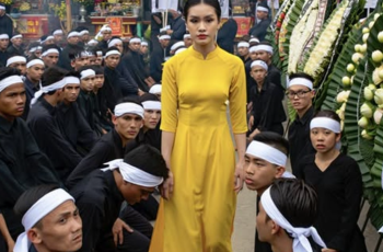Trong tang lễ bố chồng, Nhung lại mặc chiếc váy vàng rực rỡ đi đi lại lại, thậm chí suốt cả tuần sau đó vẫn…