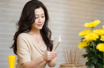 3 khung giờ kiêng thắp hương: Nhớ tuân thủ để vận nhà hanh thông, đón luồng cát khí