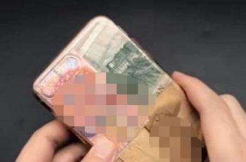 Tại sao nên để một khoản tiền đằng sau vỏ điện thoại? Nhiều người chưa bao giờ hiểu Tại sao nên để một khoản tiền đằng sau vỏ điện thoại? Nhiều người chưa bao giờ hiểu