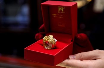 Giá vàng hôm nay 9/11/2025 neo ở ngưỡng cao, chờ tín hiệu mới để bứt phá Giá vàng hôm nay 9/11/2025 neo ở ngưỡng cao, chờ tín hiệu mới để bứt phá