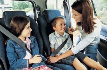 Nghỉ hè, lặn lội 300 cây số đưa con về quê thăm ông bà: Vừa nhìn mâm cơm mẹ chồng dọn lên tôi xách đồ, ôm con đi luôn vì…