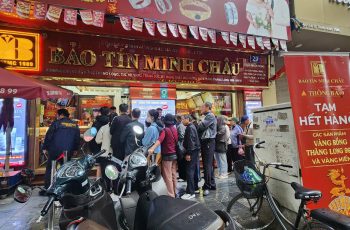 Giá vàng hôm nay mới nhất (7/11) đi ngang: Người dân đội mưa mua vàng, chợ đen bắt đầu “sốt” hàng Giá vàng hôm nay mới nhất (7/11) đi ngang: Người dân đội mưa mua vàng, chợ đen bắt đầu “sốt” hàng