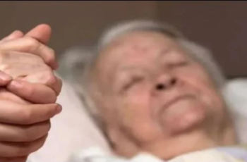 Nếu cha mẹ có 3 biểu hiện này thì họ sắp ra đi, con cháu hãy ở bên cạnh nhiều hơn Nếu cha mẹ có 3 biểu hiện này thì họ sắp ra đi, con cháu hãy ở bên cạnh nhiều hơn