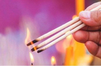 Khung giờ đẹp thắp hương ngày mai – mùng 1 tháng 11 năm Ất Tỵ, 4 thứ này kiêng kỵ đặt lên bàn thờ đầu tháng