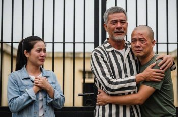 Bác cả ra tò sau 20 năm liền trở về nhà