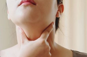 Người sắp bị UT thường có 3 dấu hiệu lạ ở cổ, có dù chỉ 1 bạn cũng cần đi khám khẩn cấp Người sắp bị UT thường có 3 dấu hiệu lạ ở cổ, có dù chỉ 1 bạn cũng cần đi khám khẩn cấp