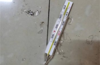 Con trai cắn vỡ nhiệt kế thủy ngân, bố bình thản cho uống thêm 1 thứ, BS khen: Rất chuyên nghiệp!