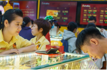 Giá vàng hôm nay 7/2/2026 bật tăng dữ dội, vàng áp sát 180 triệu/lượng