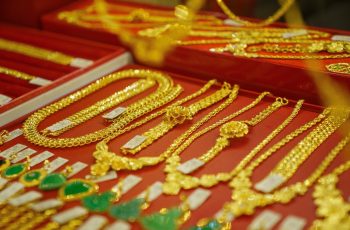 Giá vàng hôm nay 9/2/2026 tăng gần 2 triệu/lượng